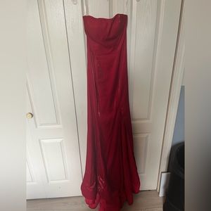 Red evening dress, Prom
